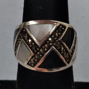 VTG Sterling Silver Onyx and Mother of Pearl Ring